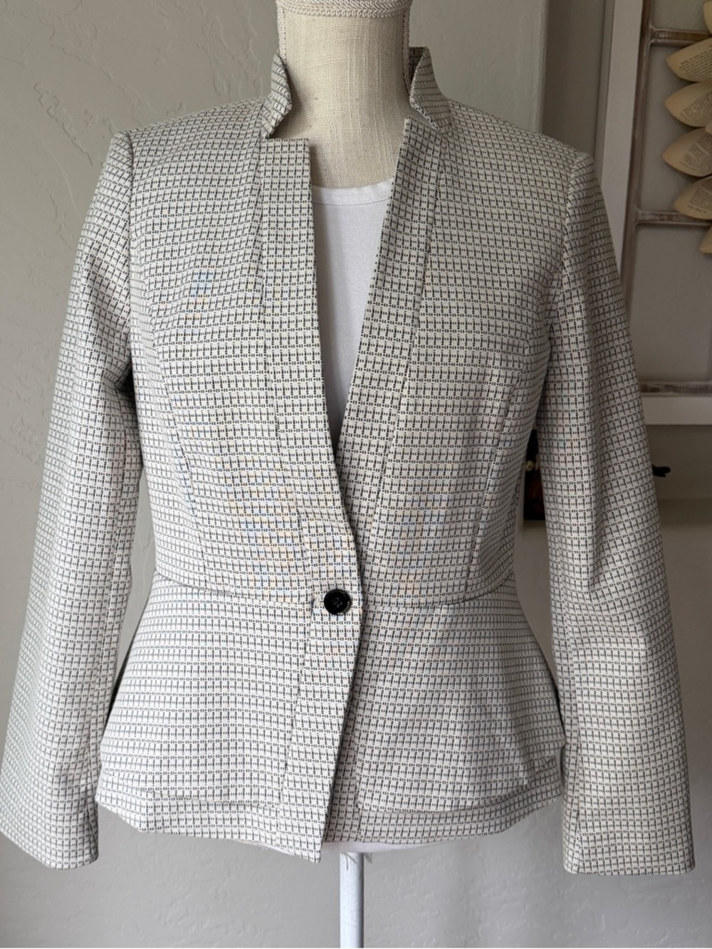 White House Black Market Women's Tailored Ivory Check Peplum Blazer Size 6